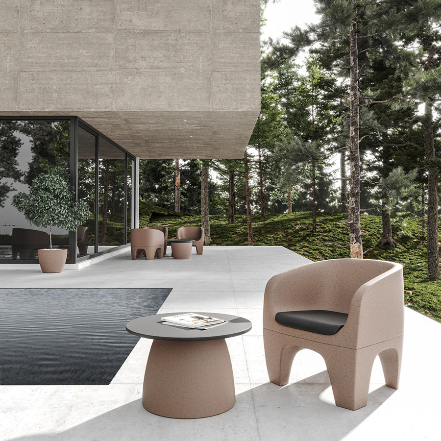 Gummy Bear Moulded Leg Outdoor Chair Beige Melange with Seat Pad and Gummy Bear Single Table Beige Melange Lifestyle Image