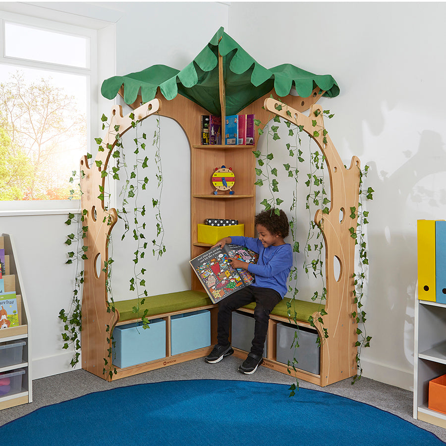 Zona Tree House Library Corner