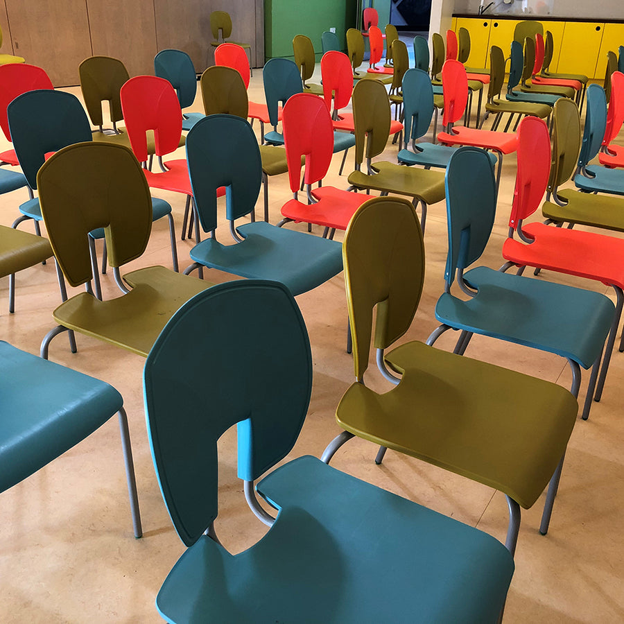 SE Curve Chair Sea Mist, Olive and Red Poly Seat and Dark Grey Steel Frame CS30022 Lifestyle Image 1