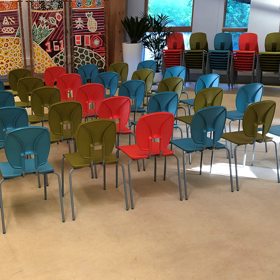 SE Curve Chair Sea Mist, Olive and Red Poly Seat and Dark Grey Steel Frame CS30022 Lifestyle Image 2